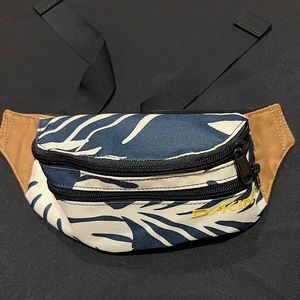 Blue, white, and tan trpical Dakine mens fanny pack, with ajustablw straps